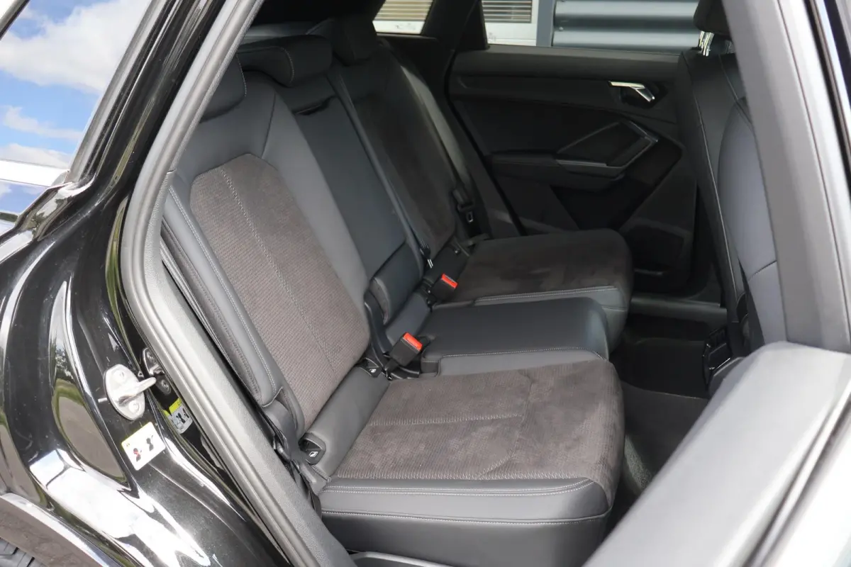 35 TFSI 150pk S-tronic S-Line | Afn. trekhaak | Navigatie | Sportstoelen | Stoelverwarming | Cruise Control | Dodehoek sensor | Elek. kofferbakklep | Elek. inklapbare spiegels