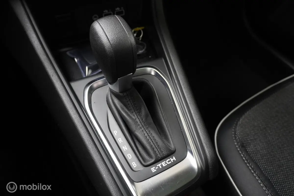 1.6 E-Tech hybrid 145 SL Rive Gauche