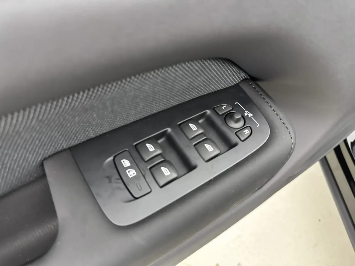 T6 Recharge Ultra Black Edition | Facelift | 21" | Elektrisch verst. Sportstoelen | Panoramadak | Head-up | 360 Camera | Harman Kardon | Full LED |
