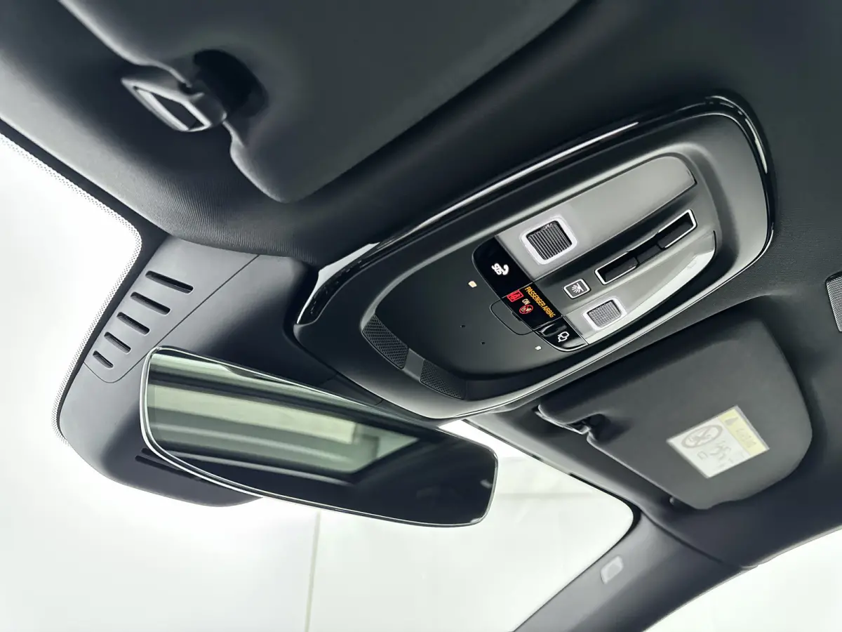 T6 Recharge Ultra Black Edition | Facelift | 21" | Elektrisch verst. Sportstoelen | Panoramadak | Head-up | 360 Camera | Harman Kardon | Full LED |