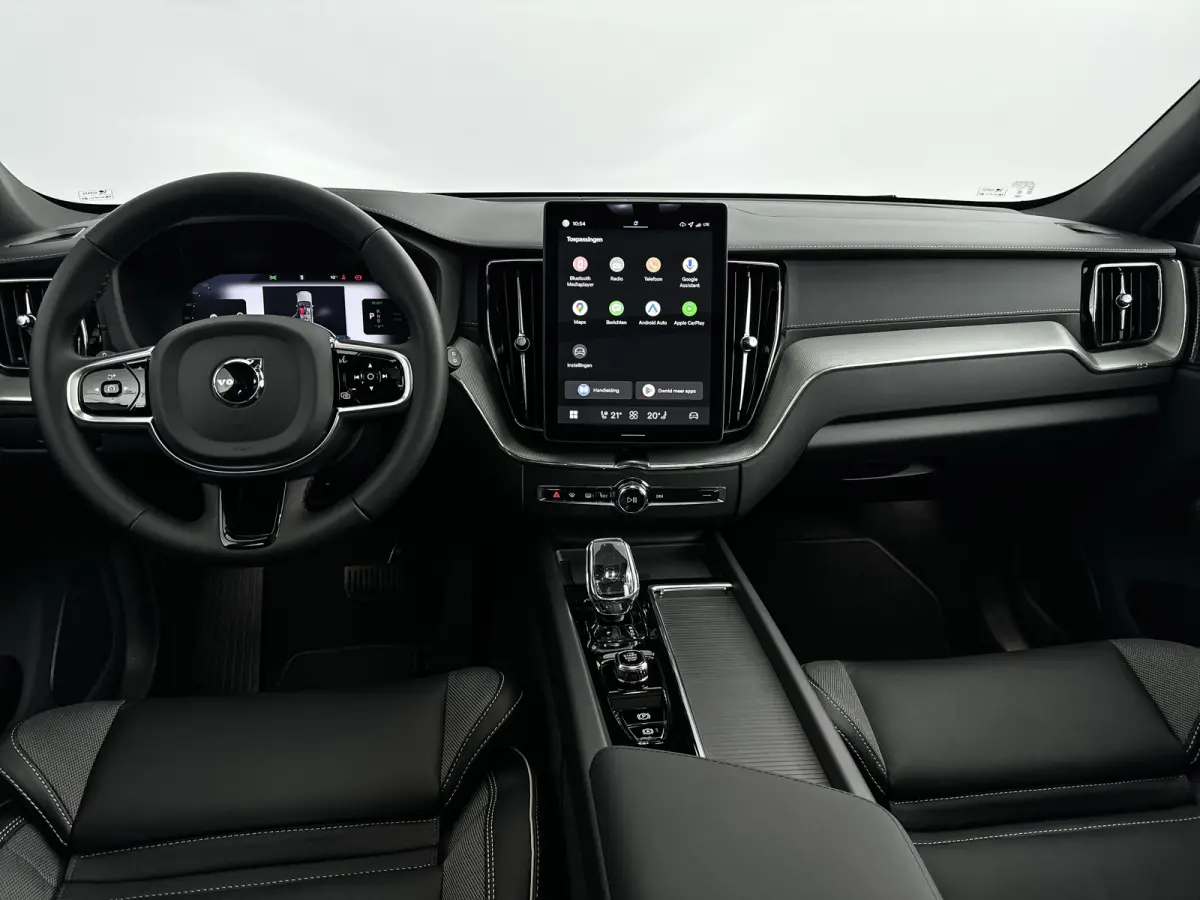 T6 Recharge Ultra Black Edition | Facelift | 21" | Elektrisch verst. Sportstoelen | Panoramadak | Head-up | 360 Camera | Harman Kardon | Full LED |