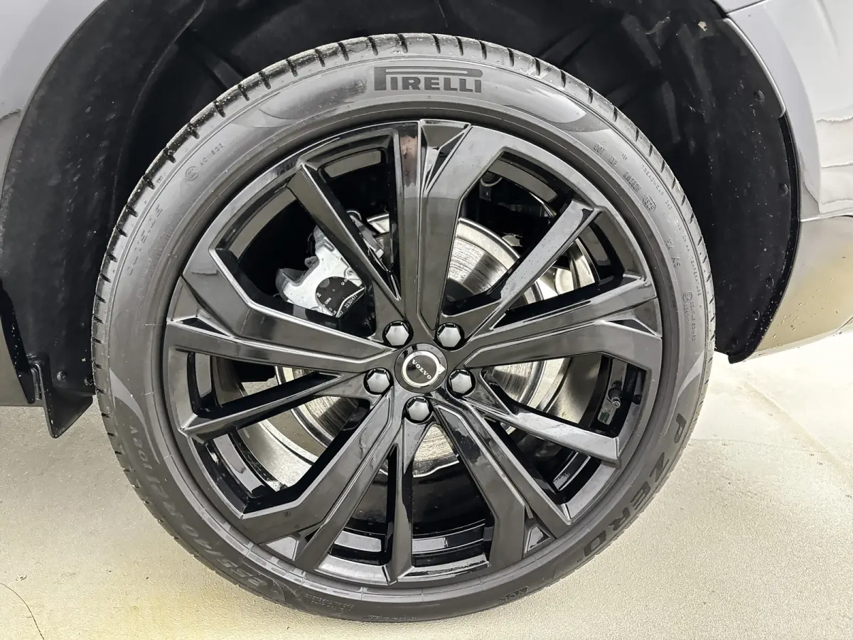 T6 Recharge Ultra Black Edition | Facelift | 21" | Elektrisch verst. Sportstoelen | Panoramadak | Head-up | 360 Camera | Harman Kardon | Full LED |