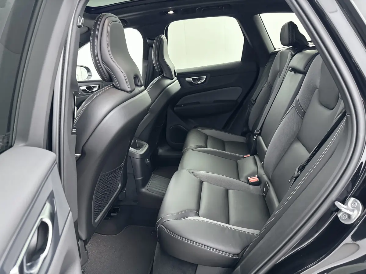 T6 Recharge Ultra Black Edition | Facelift | 21" | Elektrisch verst. Sportstoelen | Panoramadak | Head-up | 360 Camera | Harman Kardon | Full LED |