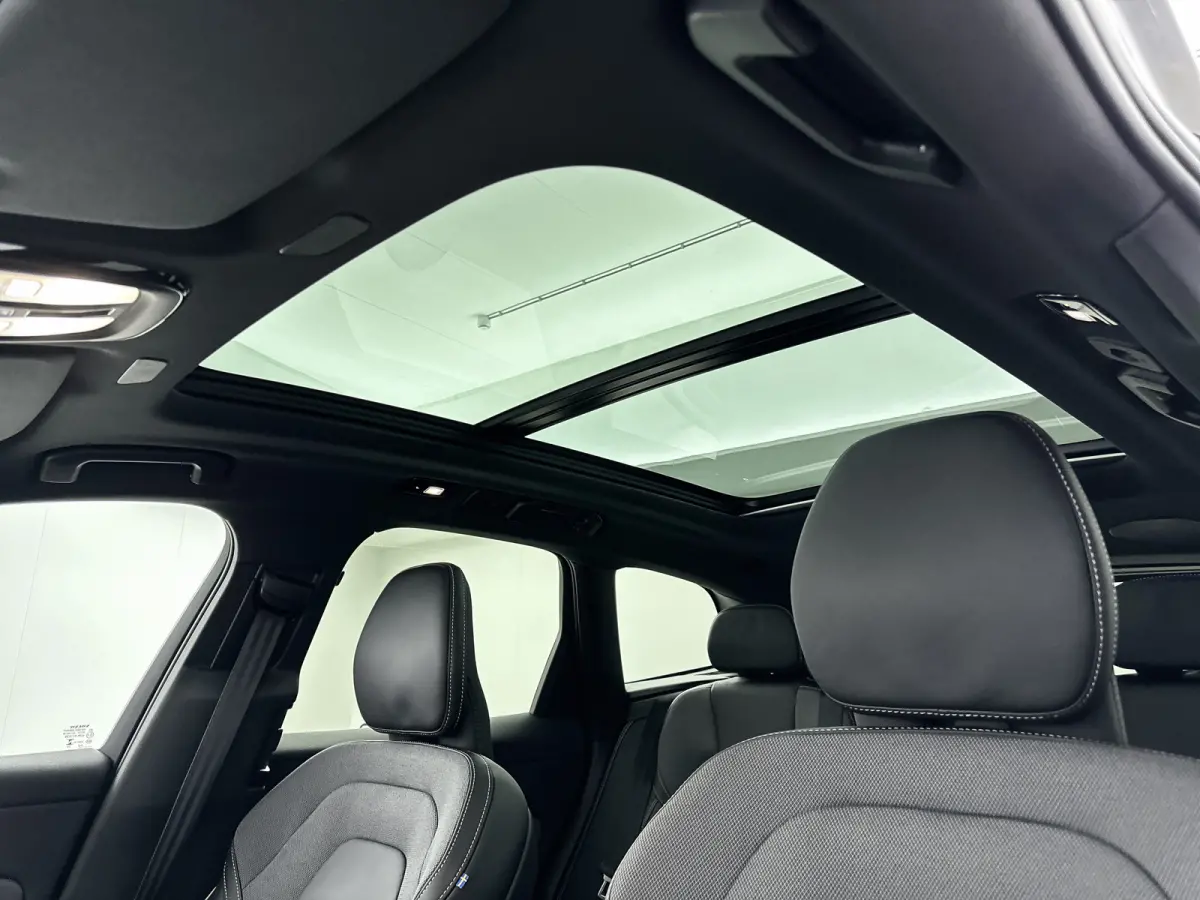 T6 Recharge Ultra Black Edition | Facelift | 21" | Elektrisch verst. Sportstoelen | Panoramadak | Head-up | 360 Camera | Harman Kardon | Full LED |
