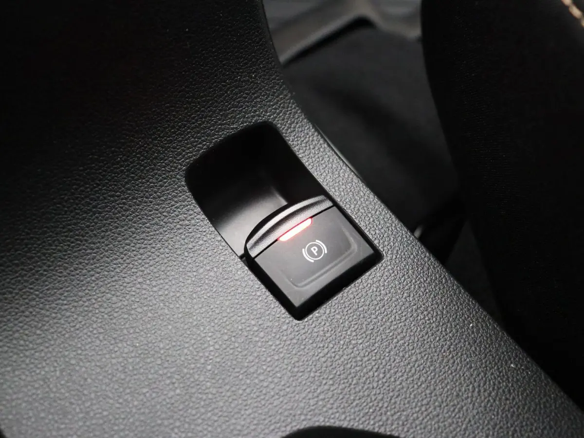 TCe 110pk limited edition | Camera's rondom | Climate control | Dodehoek sensor | Lichtmetalen velgen |