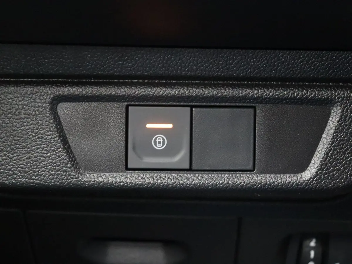 TCe 110pk limited edition | Camera's rondom | Climate control | Dodehoek sensor | Lichtmetalen velgen |