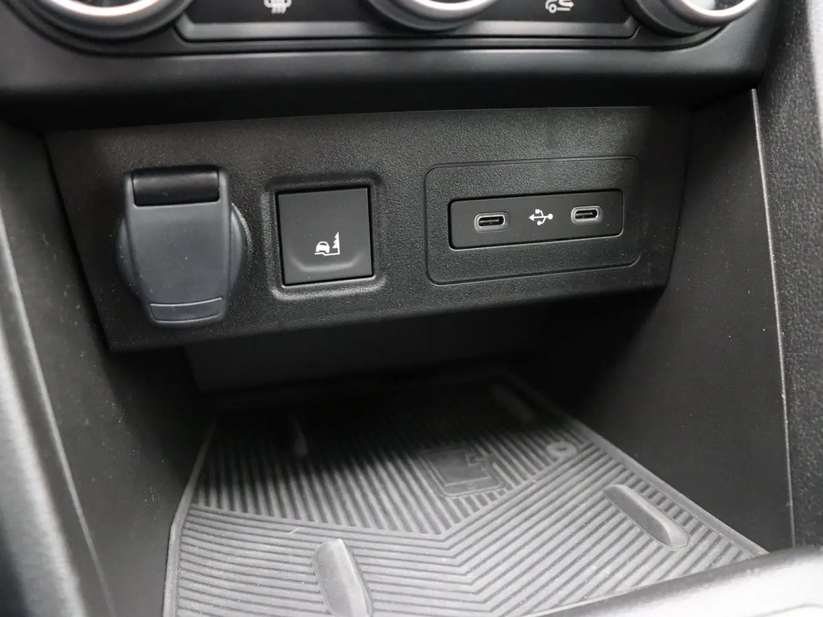 TCe 110pk limited edition | Camera's rondom | Climate control | Dodehoek sensor | Lichtmetalen velgen |