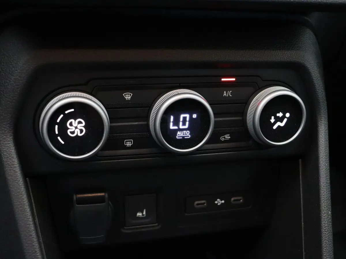 TCe 110pk limited edition | Camera's rondom | Climate control | Dodehoek sensor | Lichtmetalen velgen |