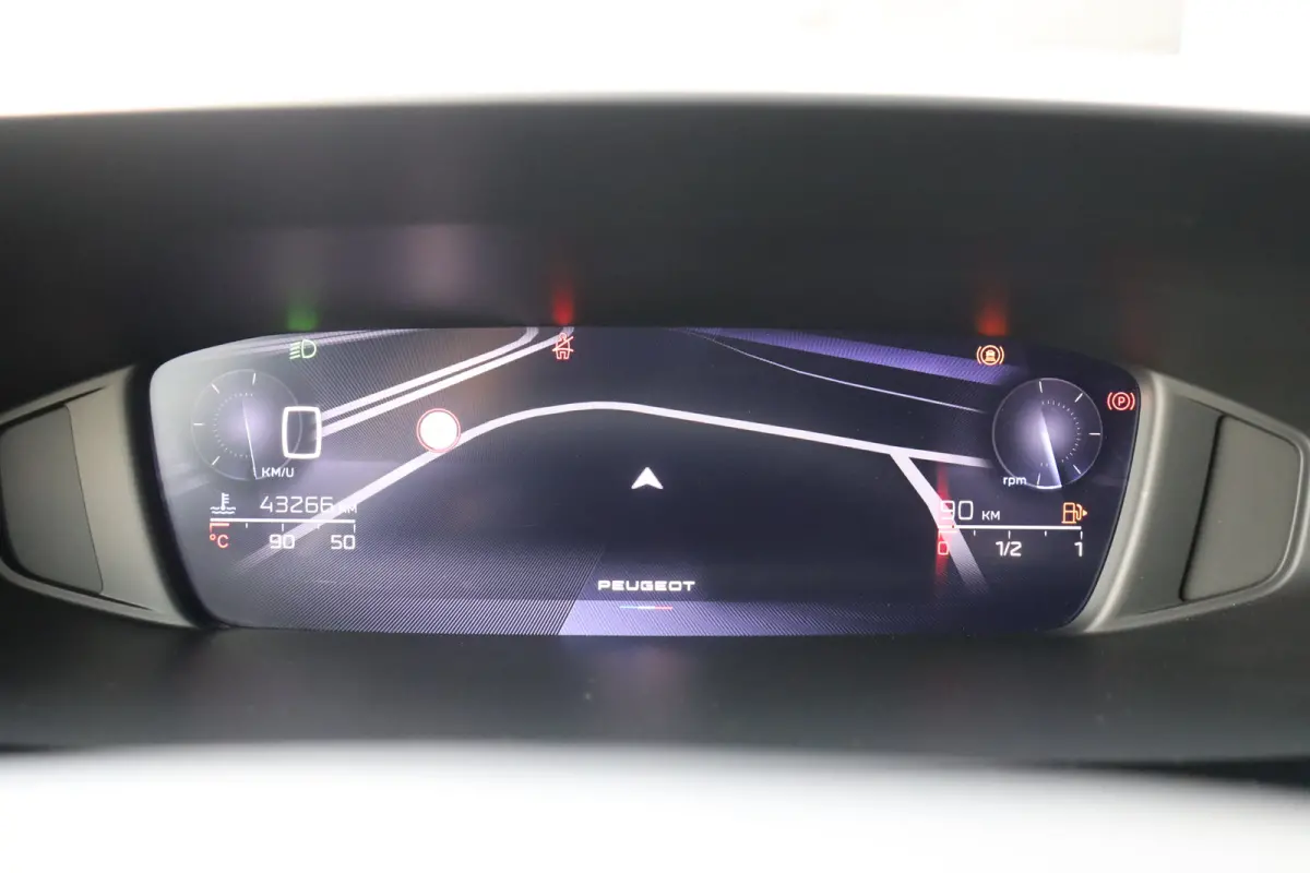 1.2 PURETECH 130PK ALLURE / NAVI / LEDER / CLIMA / PDC / 17" LMV / CAMERA / KEYLESS / FULL-LED / WINTERPAKKET / BLUETOOTH / CRUISECONTROL !!