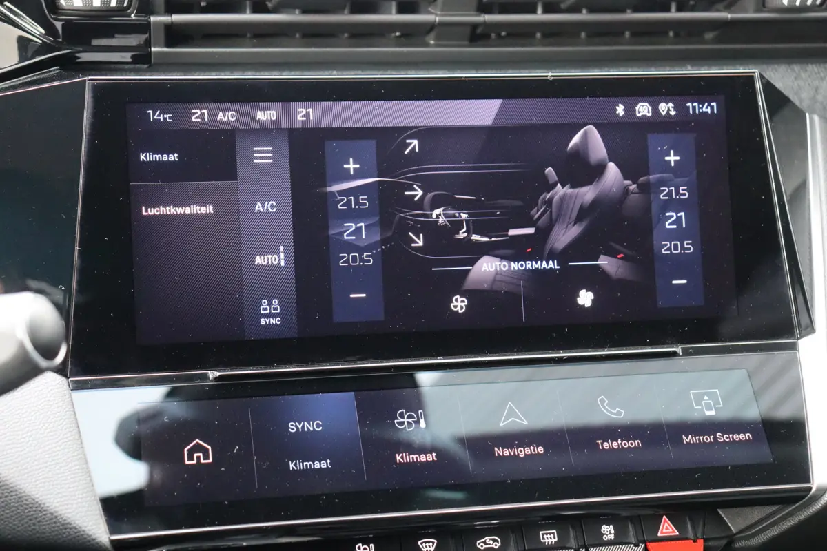 1.2 PURETECH 130PK ALLURE / NAVI / LEDER / CLIMA / PDC / 17" LMV / CAMERA / KEYLESS / FULL-LED / WINTERPAKKET / BLUETOOTH / CRUISECONTROL !!