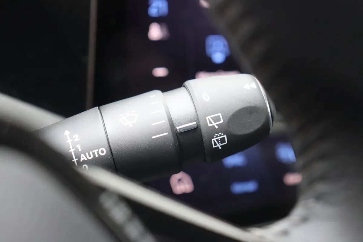 1.2 PURETECH 130PK ALLURE / NAVI / LEDER / CLIMA / PDC / 17" LMV / CAMERA / KEYLESS / FULL-LED / WINTERPAKKET / BLUETOOTH / CRUISECONTROL !!