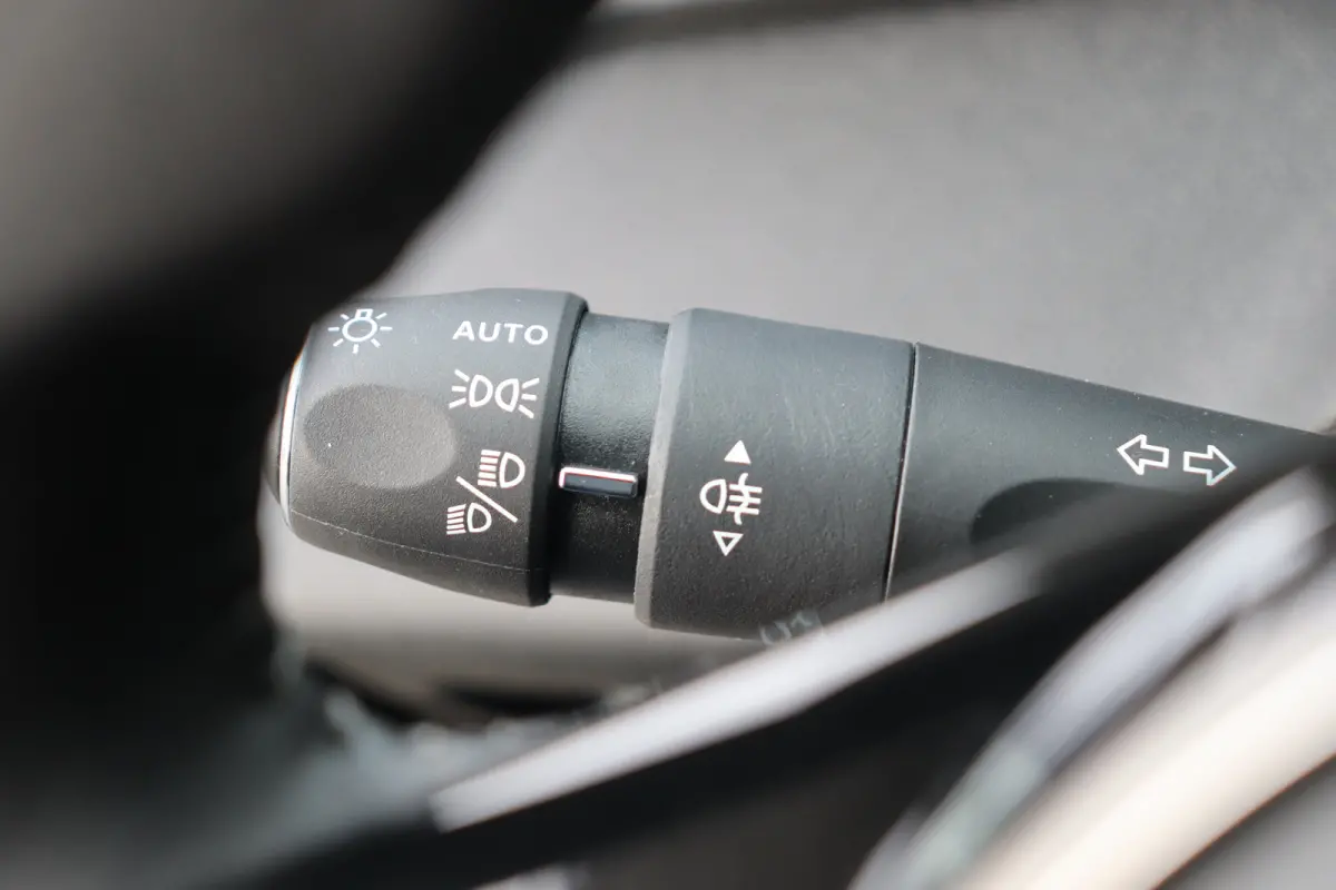 1.2 PURETECH 130PK ALLURE / NAVI / LEDER / CLIMA / PDC / 17" LMV / CAMERA / KEYLESS / FULL-LED / WINTERPAKKET / BLUETOOTH / CRUISECONTROL !!