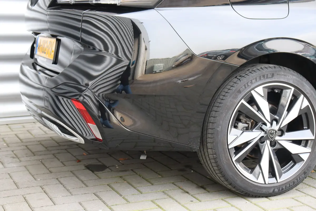 1.2 PURETECH 130PK ALLURE / NAVI / LEDER / CLIMA / PDC / 17" LMV / CAMERA / KEYLESS / FULL-LED / WINTERPAKKET / BLUETOOTH / CRUISECONTROL !!