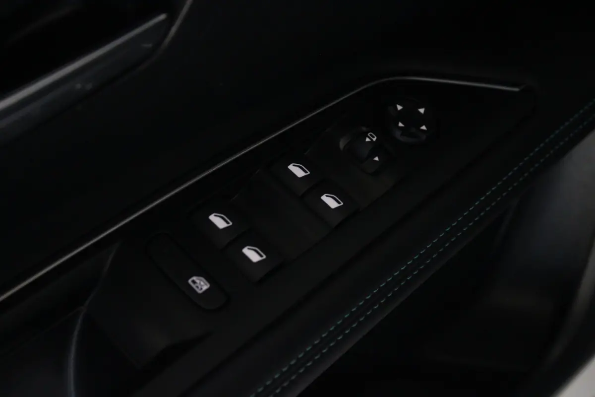 1.2 Turbo 130-PK Allure Pack Business | Achteruitrijcamera | Apple Carplay/Android Auto|telefoonintegratie premium | Armsteun voor