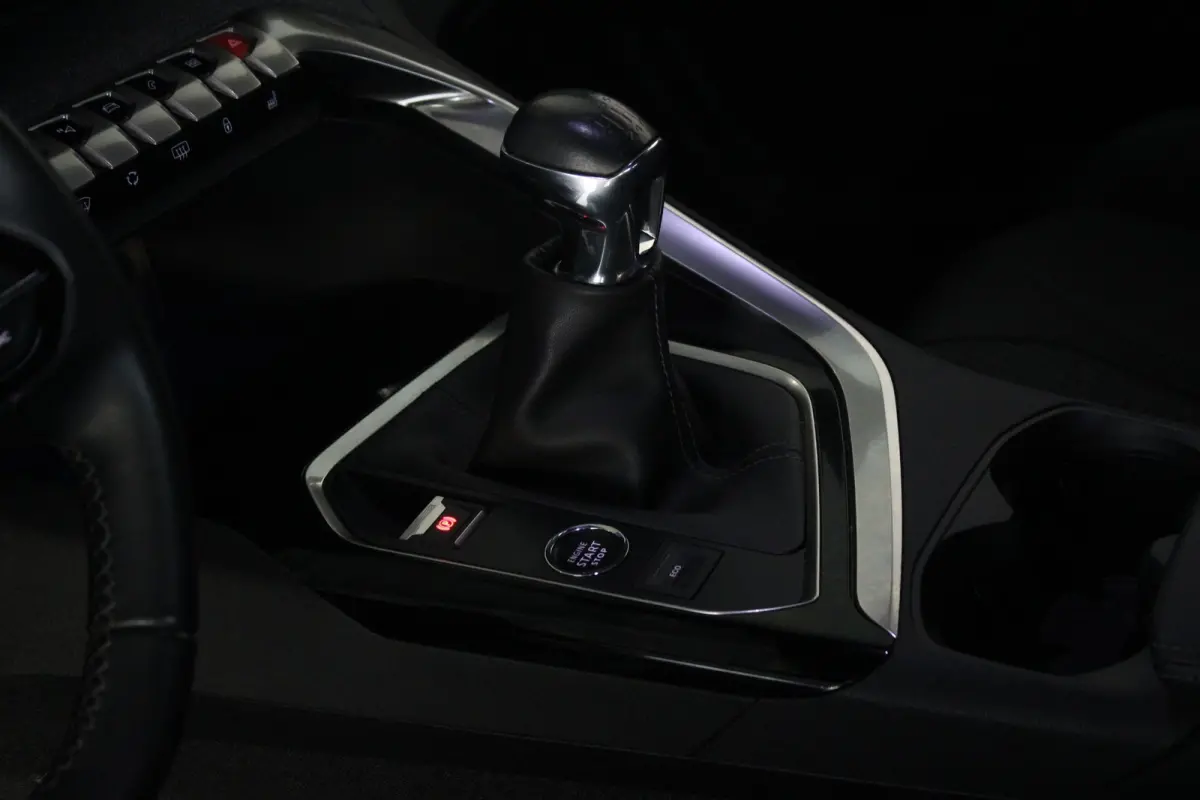 1.2 Turbo 130-PK Allure Pack Business | Achteruitrijcamera | Apple Carplay/Android Auto|telefoonintegratie premium | Armsteun voor