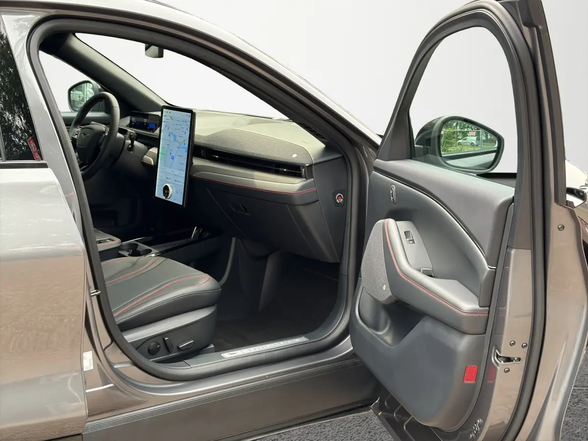 Premium 98KWh AWD 351pk | Panoramadak | Technology Pack+ | SOH 96,5