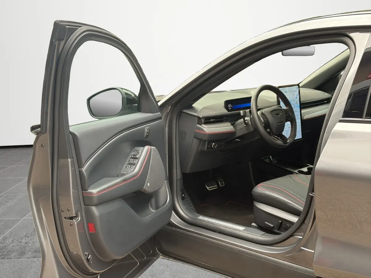 Premium 98KWh AWD 351pk | Panoramadak | Technology Pack+ | SOH 96,5