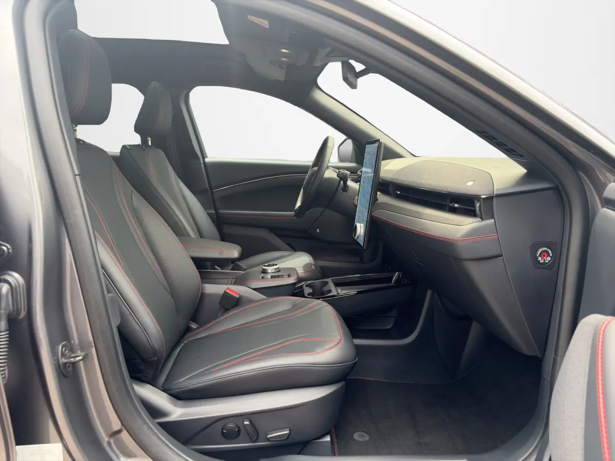 Premium 98KWh AWD 351pk | Panoramadak | Technology Pack+ | SOH 96,5
