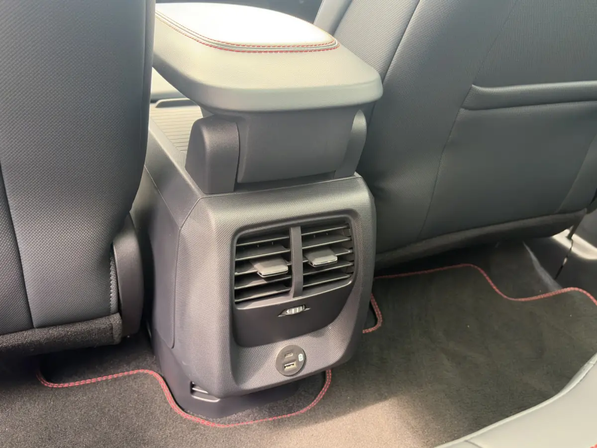 Premium 98KWh AWD 351pk | Panoramadak | Technology Pack+ | SOH 96,5