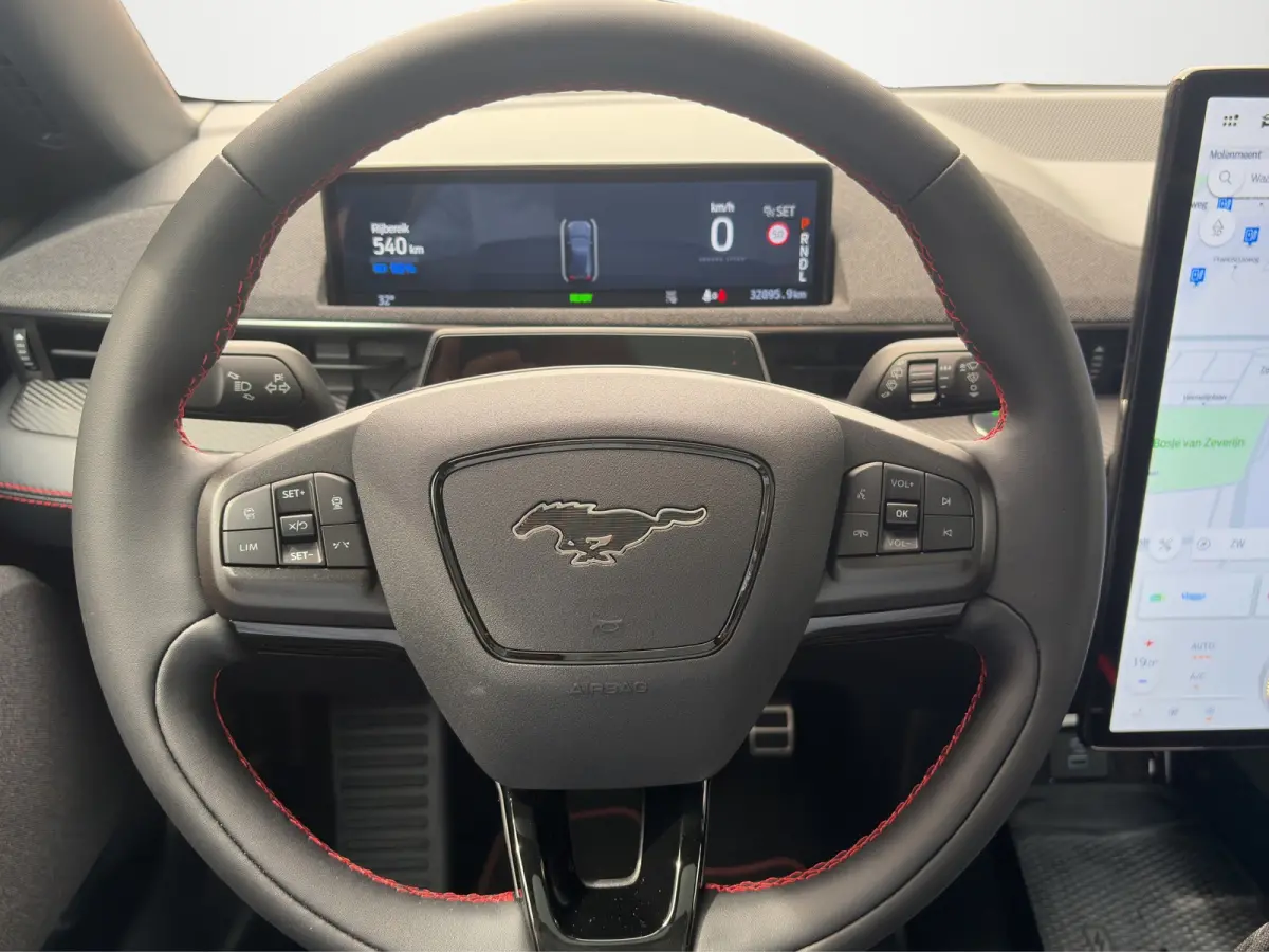 Premium 98KWh AWD 351pk | Panoramadak | Technology Pack+ | SOH 96,5