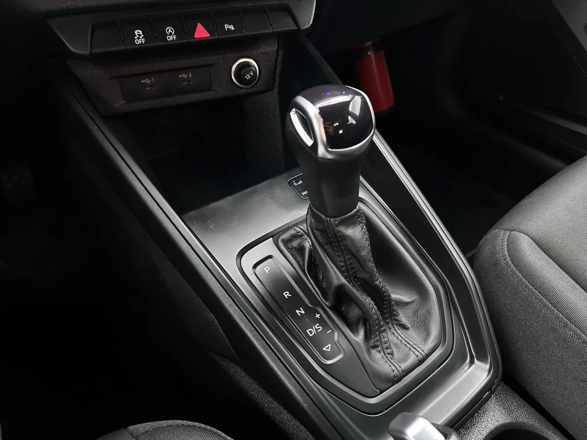 30 TFSI Advanced edition 110 PK l Cruise control l Navigatie l Airco l Parkeersensoren l Apple Carplay / Android Auto l Lichtmetalen wielen
