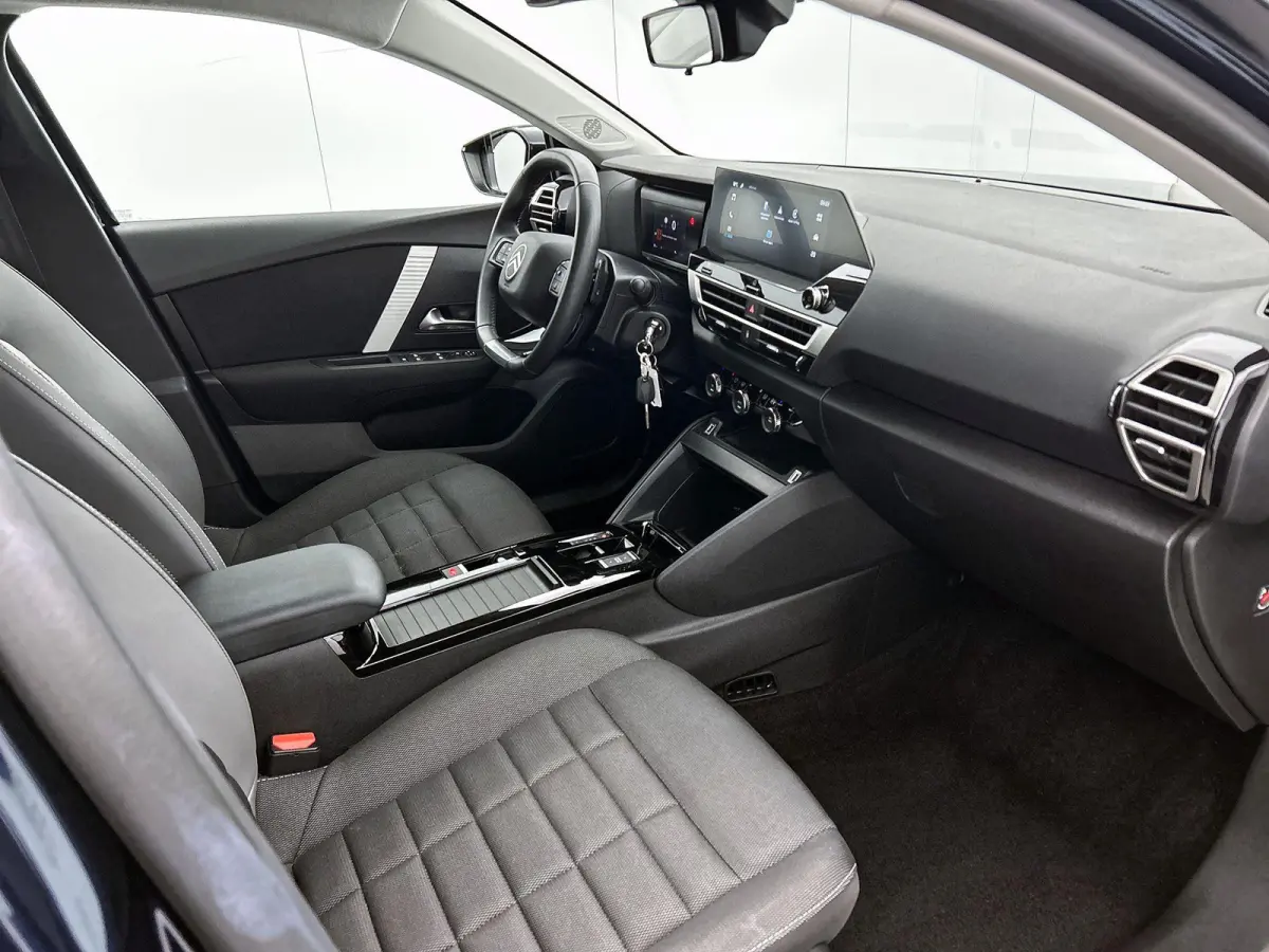 Plus Hybrid 145pk Automaat | Navigatie via Apple Carplay / Android auto | Achteruitrijcamera | Climate Control | Cruise Control | Parkeersensoren | Elektrisch inklapbare spiegels | Stof/kuns