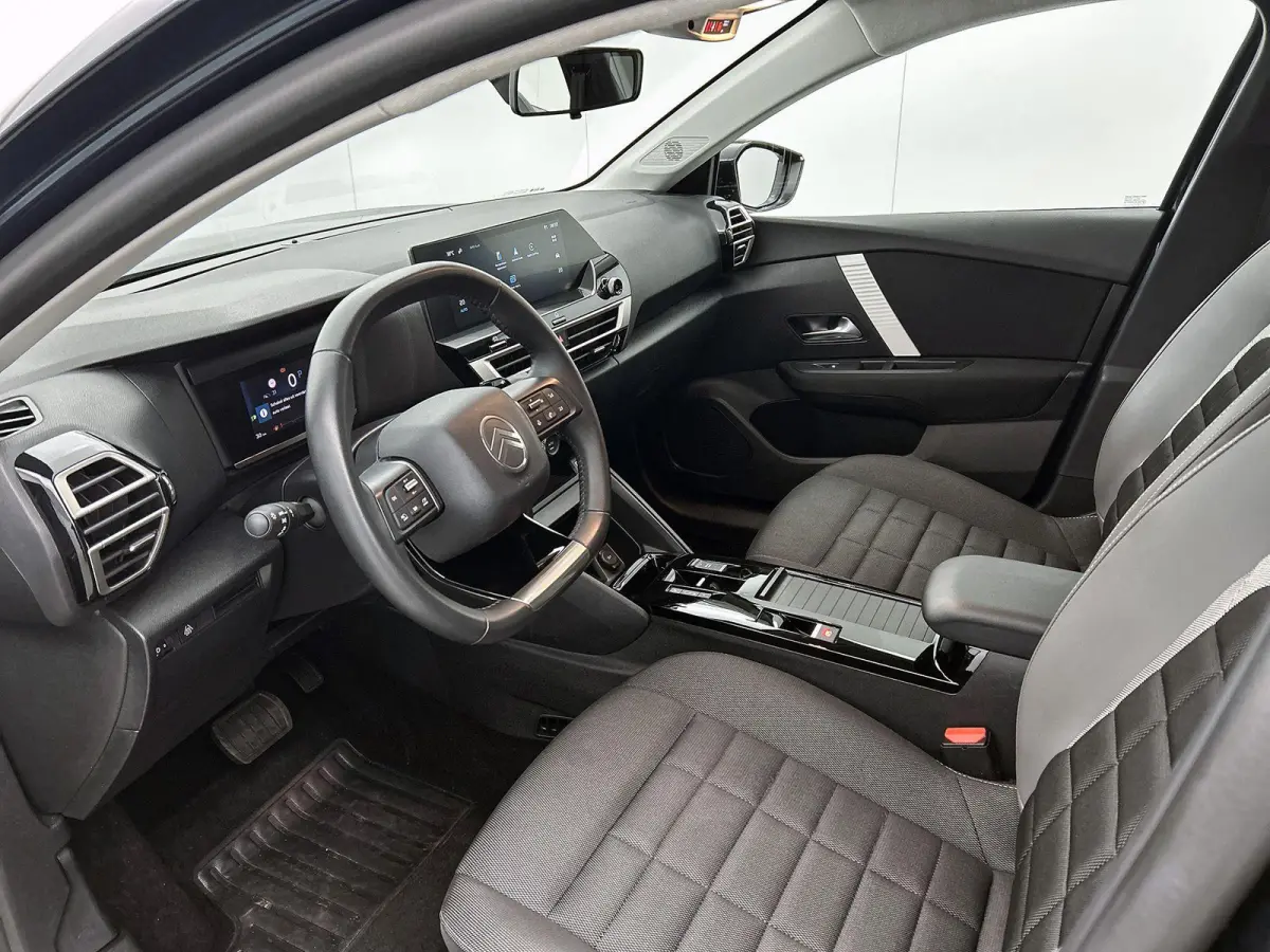 Plus Hybrid 145pk Automaat | Navigatie via Apple Carplay / Android auto | Achteruitrijcamera | Climate Control | Cruise Control | Parkeersensoren | Elektrisch inklapbare spiegels | Stof/kuns