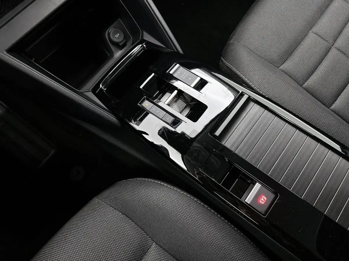 Plus Hybrid 145pk Automaat | Navigatie via Apple Carplay / Android auto | Achteruitrijcamera | Climate Control | Cruise Control | Parkeersensoren | Elektrisch inklapbare spiegels | Stof/kuns
