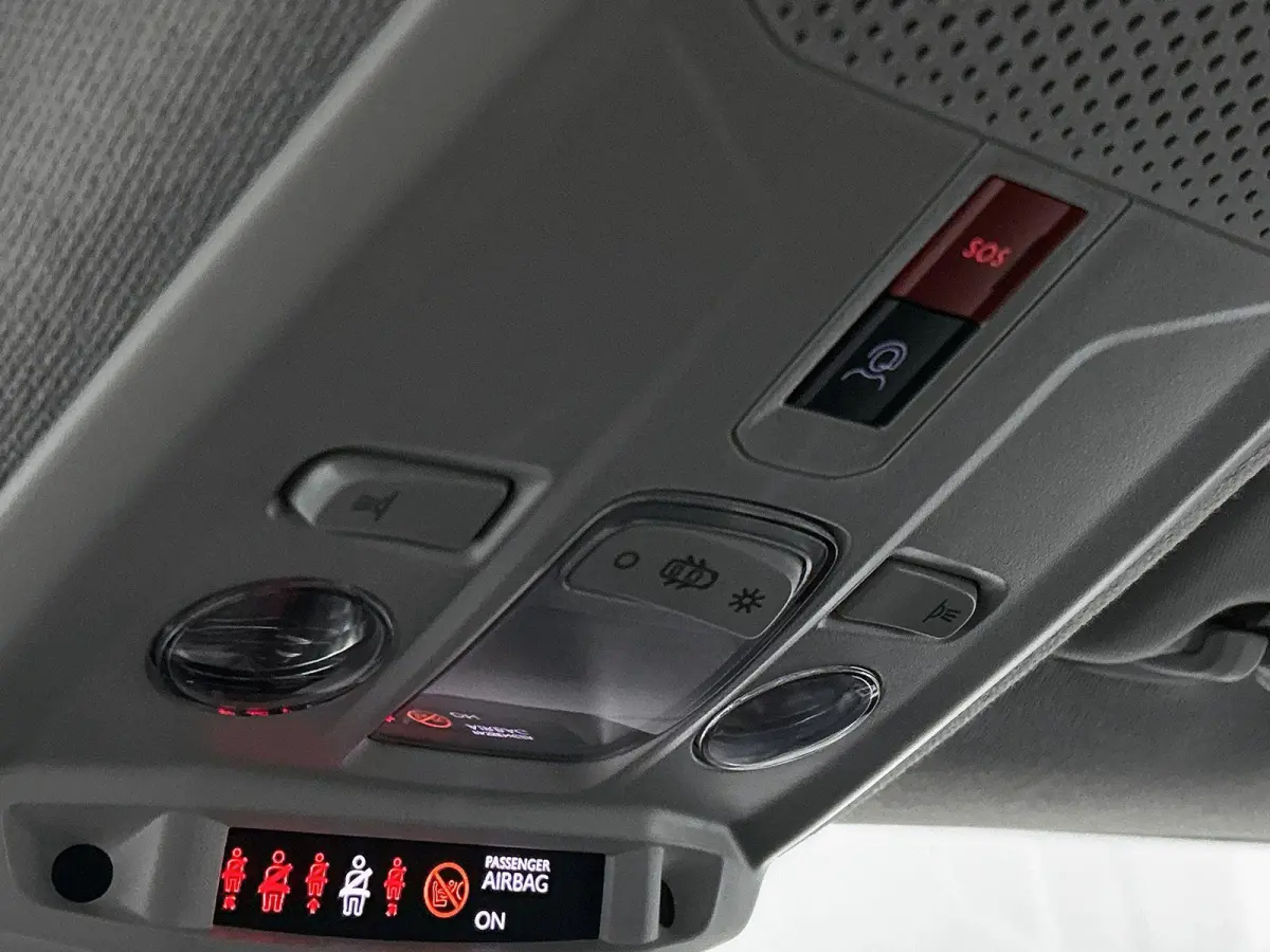 Plus Hybrid 145pk Automaat | Navigatie via Apple Carplay / Android auto | Achteruitrijcamera | Climate Control | Cruise Control | Parkeersensoren | Elektrisch inklapbare spiegels | Stof/kuns