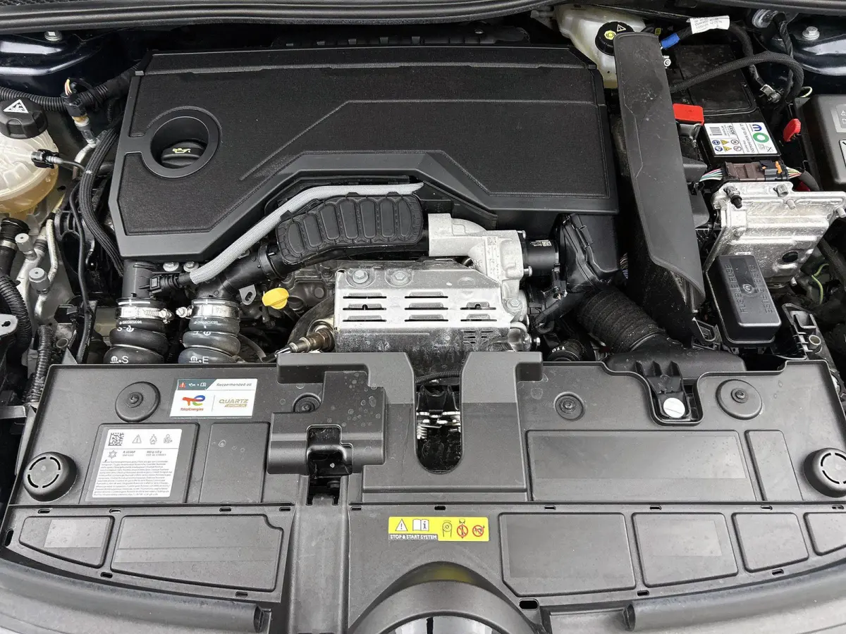 Plus Hybrid 145pk Automaat | Navigatie via Apple Carplay / Android auto | Achteruitrijcamera | Climate Control | Cruise Control | Parkeersensoren | Elektrisch inklapbare spiegels | Stof/kuns