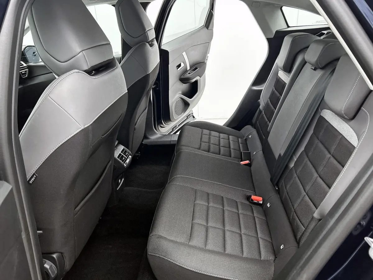 Plus Hybrid 145pk Automaat | Navigatie via Apple Carplay / Android auto | Achteruitrijcamera | Climate Control | Cruise Control | Parkeersensoren | Elektrisch inklapbare spiegels | Stof/kuns