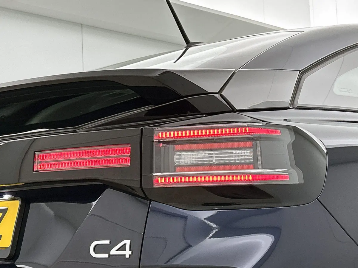 Plus Hybrid 145pk Automaat | Navigatie via Apple Carplay / Android auto | Achteruitrijcamera | Climate Control | Cruise Control | Parkeersensoren | Elektrisch inklapbare spiegels | Stof/kuns