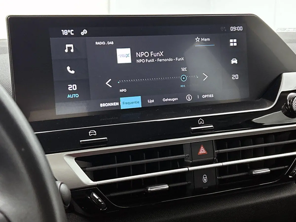 Plus Hybrid 145pk Automaat | Navigatie via Apple Carplay / Android auto | Achteruitrijcamera | Climate Control | Cruise Control | Parkeersensoren | Elektrisch inklapbare spiegels | Stof/kuns