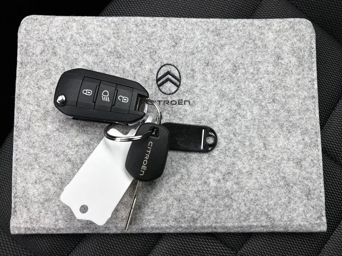 Plus Hybrid 145pk Automaat | Navigatie via Apple Carplay / Android auto | Achteruitrijcamera | Climate Control | Cruise Control | Parkeersensoren | Elektrisch inklapbare spiegels | Stof/kuns