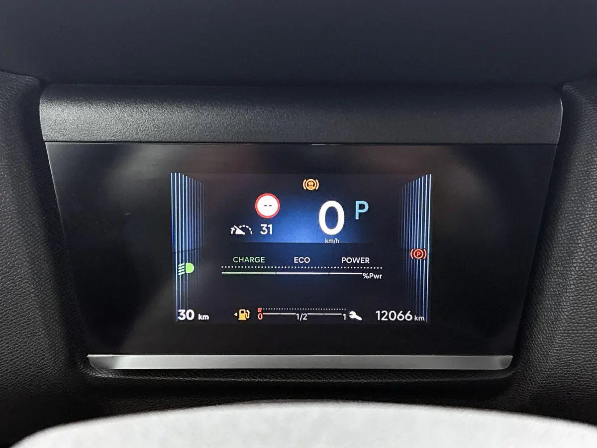 Plus Hybrid 145pk Automaat | Navigatie via Apple Carplay / Android auto | Achteruitrijcamera | Climate Control | Cruise Control | Parkeersensoren | Elektrisch inklapbare spiegels | Stof/kuns