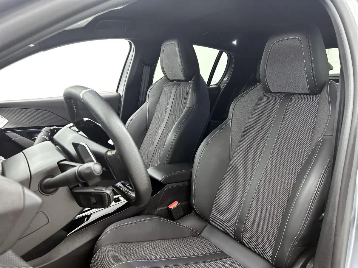 GT Hybrid 145pk Automaat | Navigatie | 360° Camera | Climate Control | Adaptieve Cruise Control | Parkeersensoren v+a | Armsteun | Keyless | Full Led koplampen | Dodehoeksensor| Leder/stof 