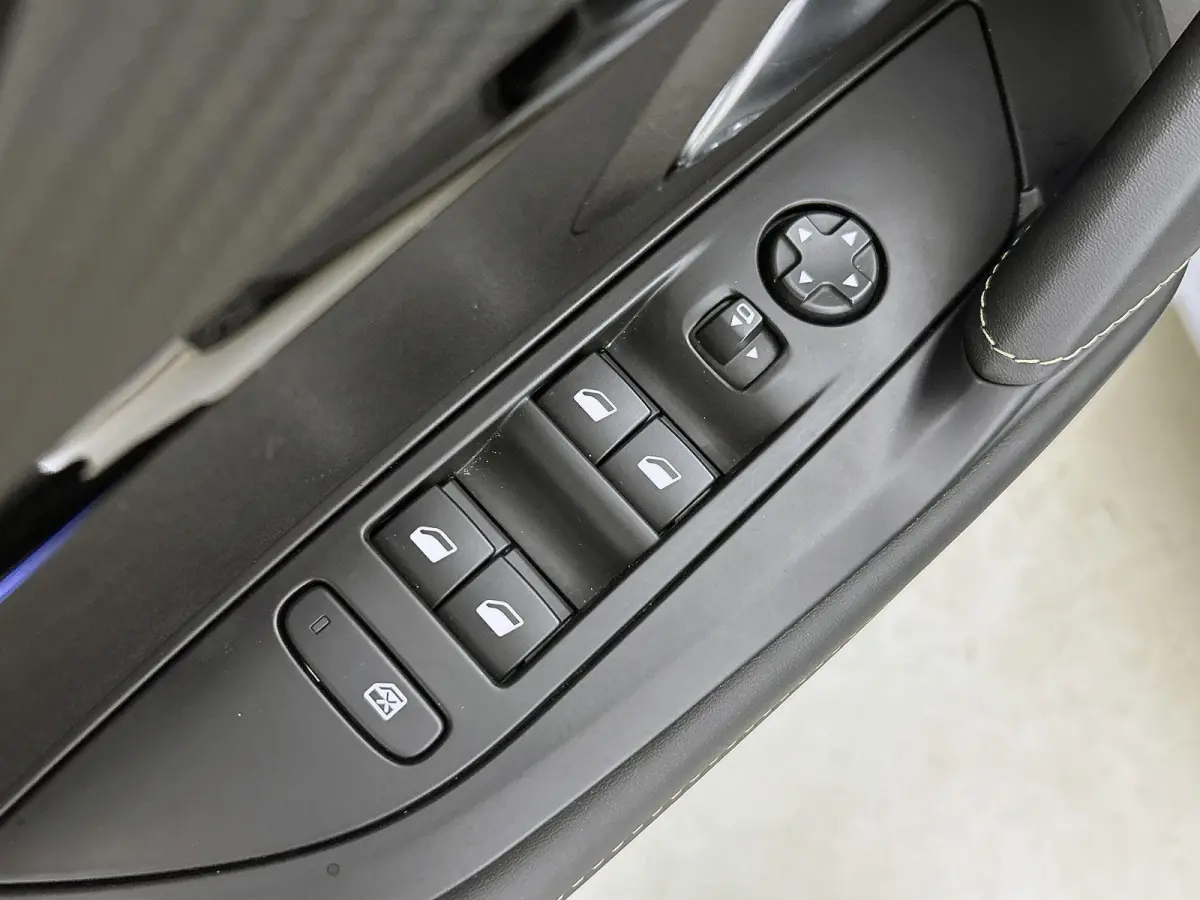 GT Hybrid 145pk Automaat | Navigatie | 360° Camera | Climate Control | Adaptieve Cruise Control | Parkeersensoren v+a | Armsteun | Keyless | Full Led koplampen | Dodehoeksensor| Leder/stof 