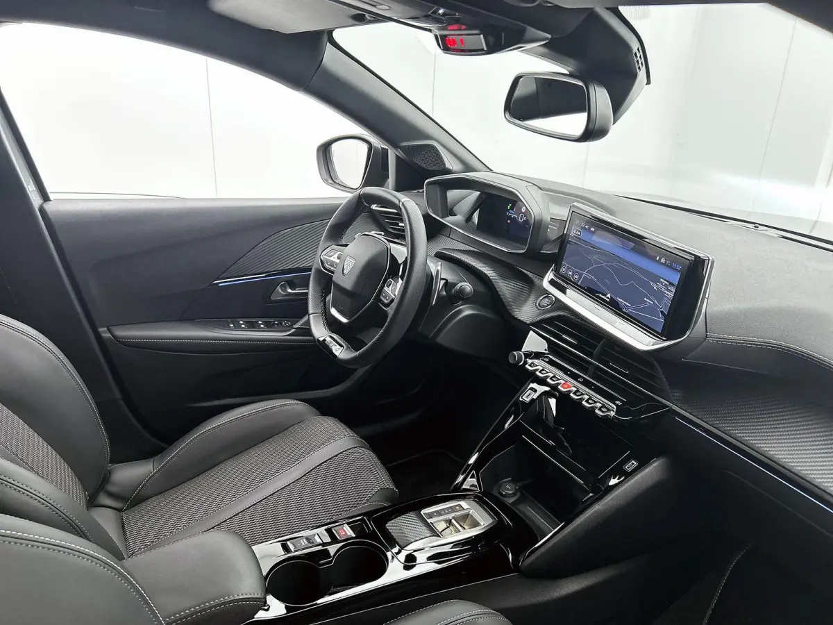 GT Hybrid 145pk Automaat | Navigatie | 360° Camera | Climate Control | Adaptieve Cruise Control | Parkeersensoren v+a | Armsteun | Keyless | Full Led koplampen | Dodehoeksensor| Leder/stof 