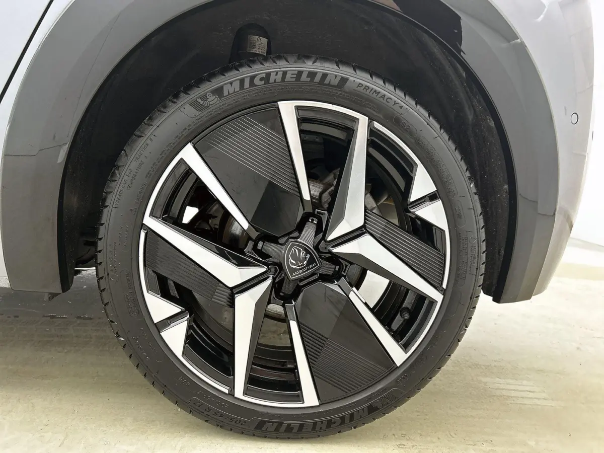 GT Hybrid 145pk Automaat | Navigatie | 360° Camera | Climate Control | Adaptieve Cruise Control | Parkeersensoren v+a | Armsteun | Keyless | Full Led koplampen | Dodehoeksensor| Leder/stof 