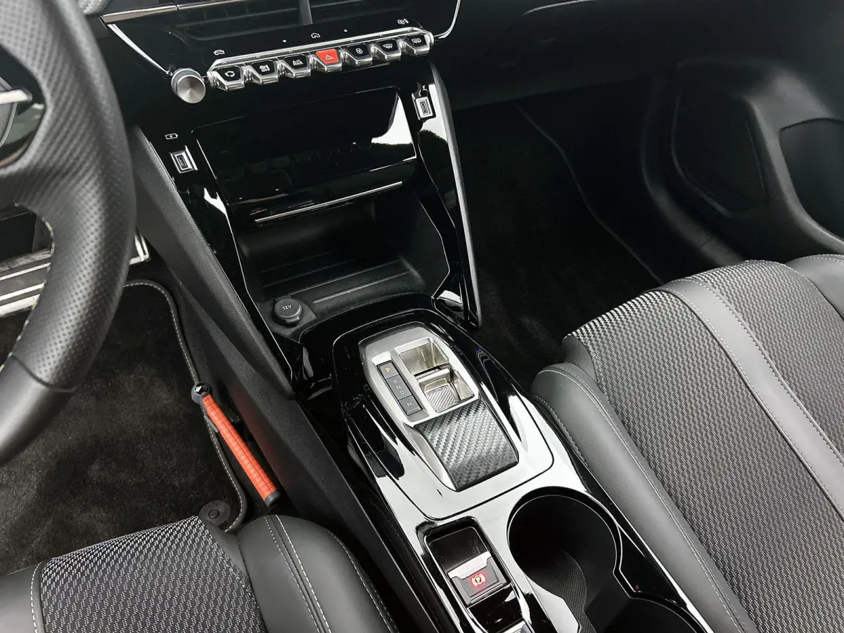 GT Hybrid 145pk Automaat | Navigatie | 360° Camera | Climate Control | Adaptieve Cruise Control | Parkeersensoren v+a | Armsteun | Keyless | Full Led koplampen | Dodehoeksensor| Leder/stof 