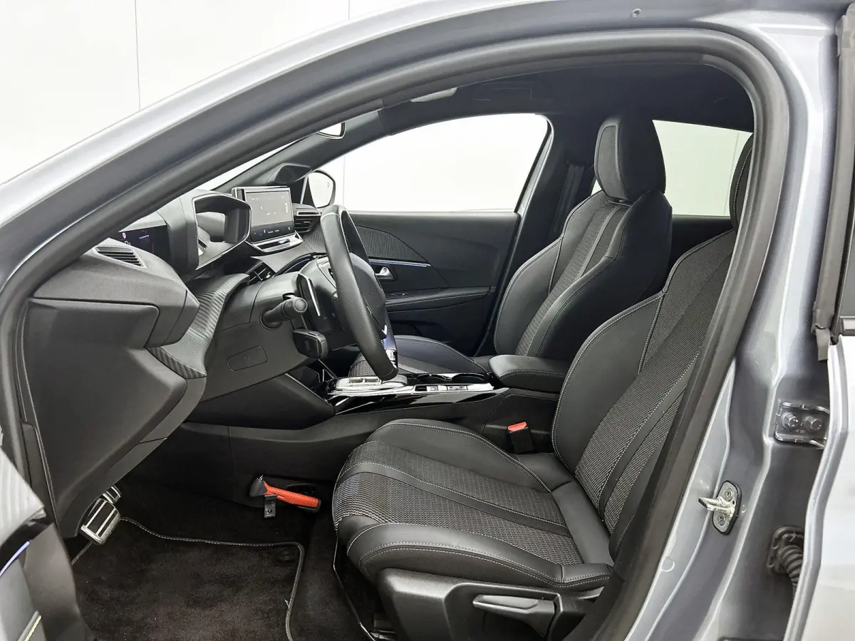 GT Hybrid 145pk Automaat | Navigatie | 360° Camera | Climate Control | Adaptieve Cruise Control | Parkeersensoren v+a | Armsteun | Keyless | Full Led koplampen | Dodehoeksensor| Leder/stof 