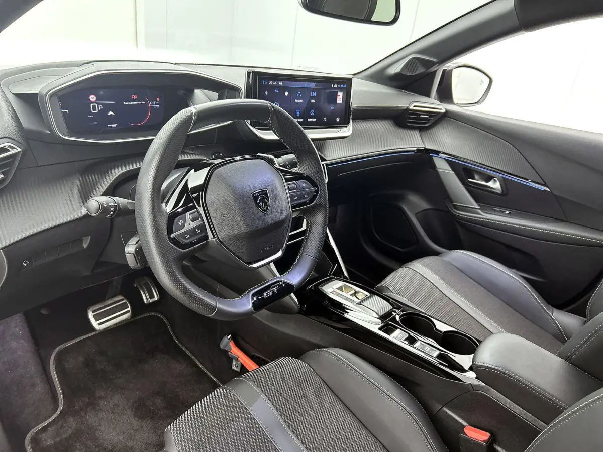 GT Hybrid 145pk Automaat | Navigatie | 360° Camera | Climate Control | Adaptieve Cruise Control | Parkeersensoren v+a | Armsteun | Keyless | Full Led koplampen | Dodehoeksensor| Leder/stof 