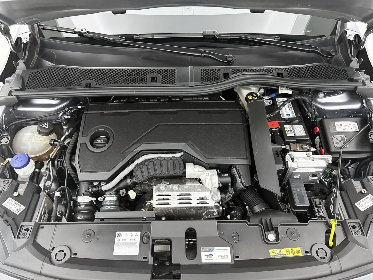 GT Hybrid 145pk Automaat | Navigatie | 360° Camera | Climate Control | Adaptieve Cruise Control | Parkeersensoren v+a | Armsteun | Keyless | Full Led koplampen | Dodehoeksensor| Leder/stof 