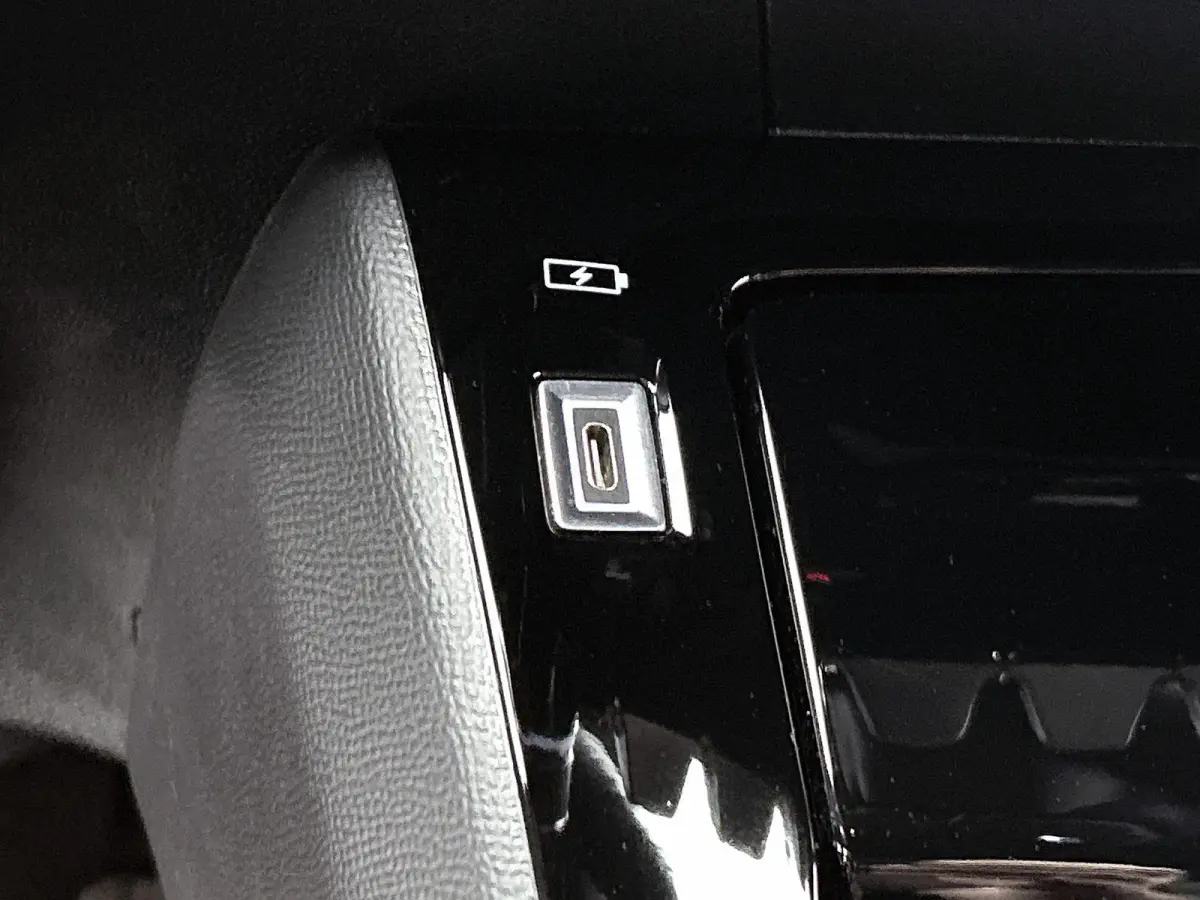 GT Hybrid 145pk Automaat | Navigatie | 360° Camera | Climate Control | Adaptieve Cruise Control | Parkeersensoren v+a | Armsteun | Keyless | Full Led koplampen | Dodehoeksensor| Leder/stof 