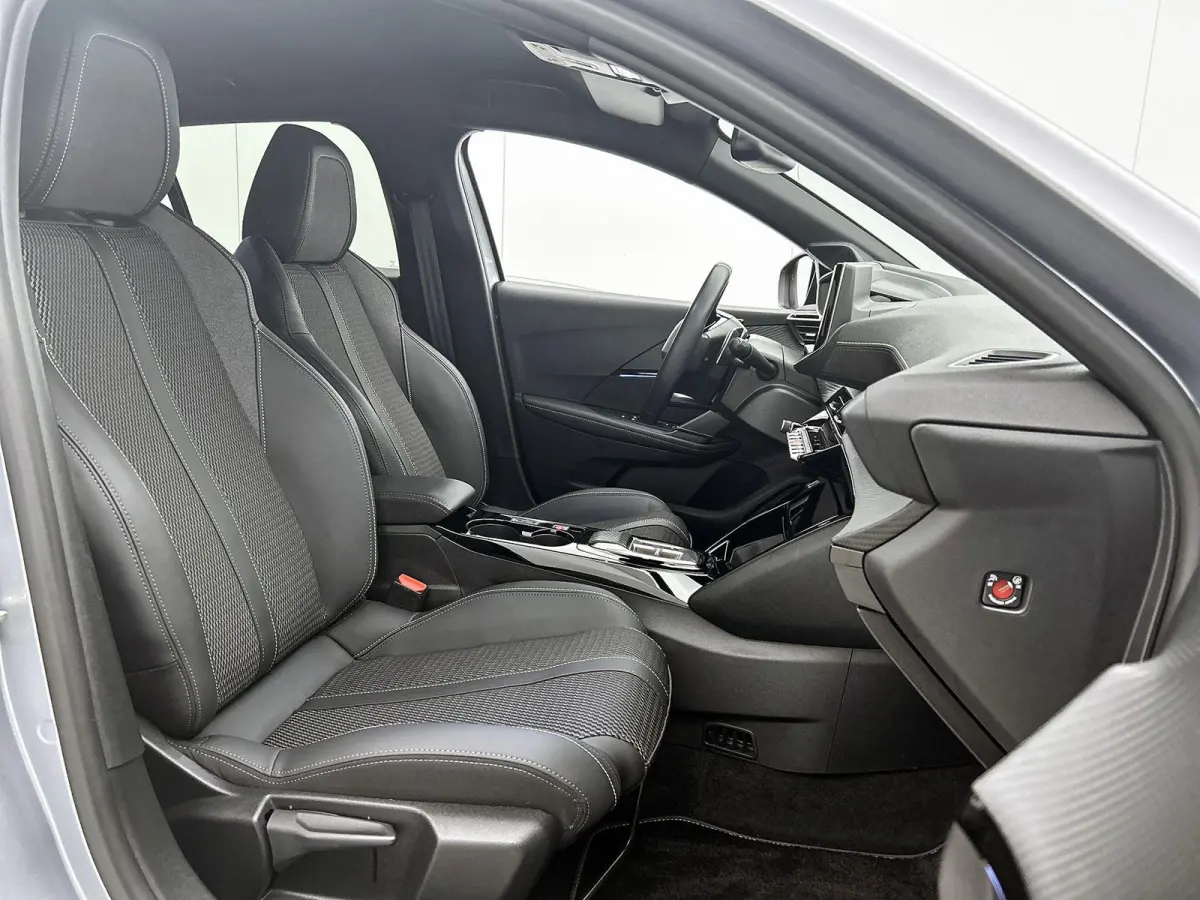 GT Hybrid 145pk Automaat | Navigatie | 360° Camera | Climate Control | Adaptieve Cruise Control | Parkeersensoren v+a | Armsteun | Keyless | Full Led koplampen | Dodehoeksensor| Leder/stof 