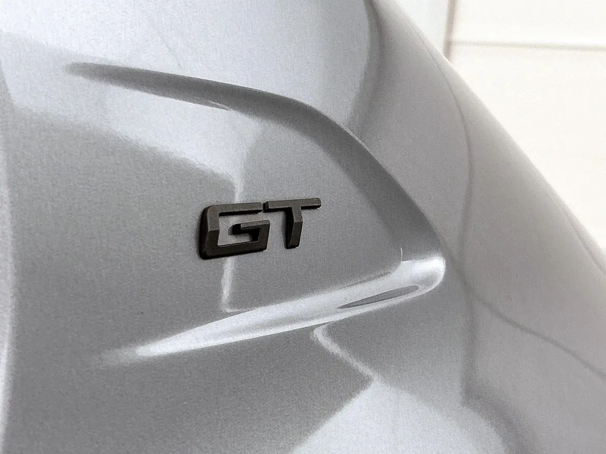 GT Hybrid 145pk Automaat | Navigatie | 360° Camera | Climate Control | Adaptieve Cruise Control | Parkeersensoren v+a | Armsteun | Keyless | Full Led koplampen | Dodehoeksensor| Leder/stof 
