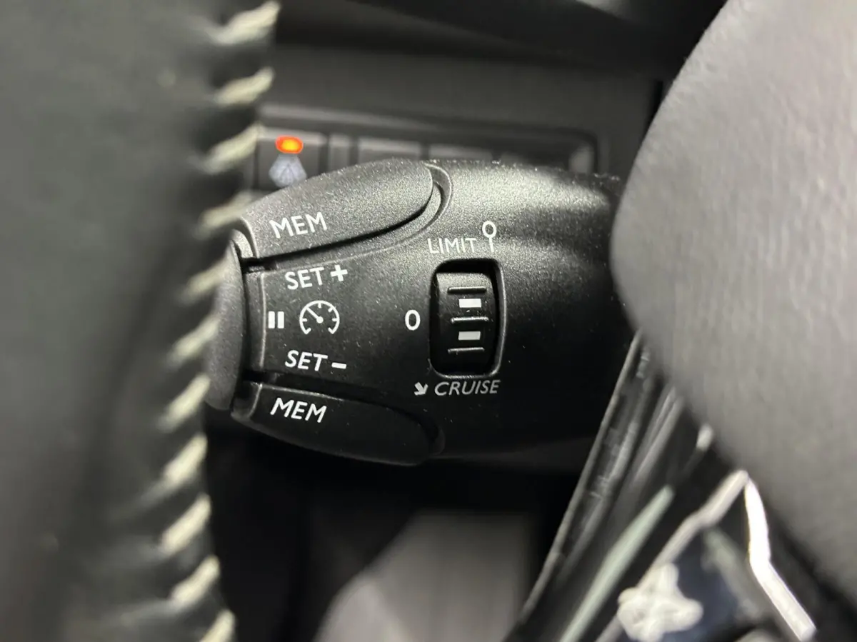 1.2 PureTech Blue Lease Premium TREKHAAK CARPLAY NAVI ECC CRUISE.