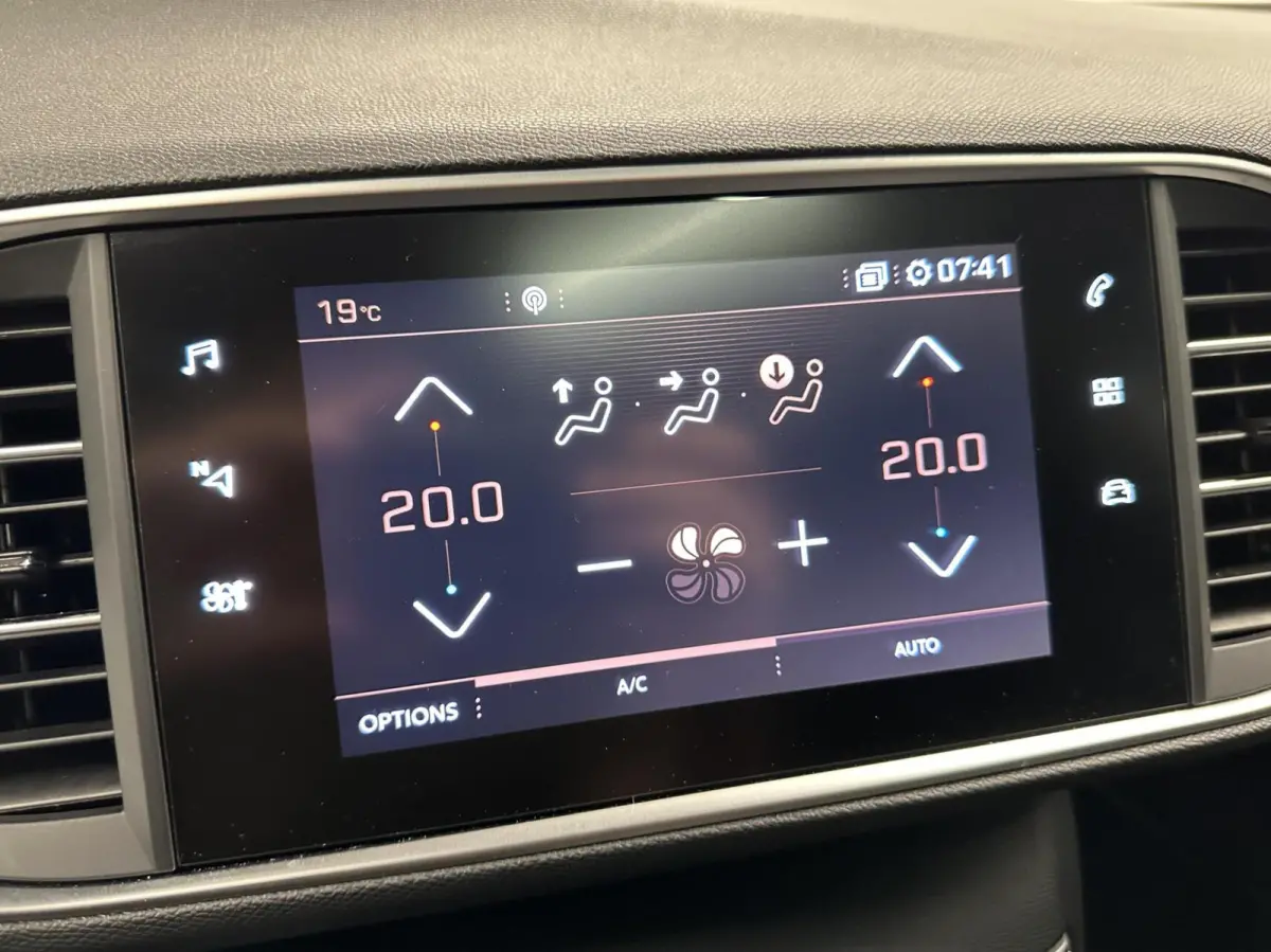 1.2 PureTech Blue Lease Premium TREKHAAK CARPLAY NAVI ECC CRUISE.