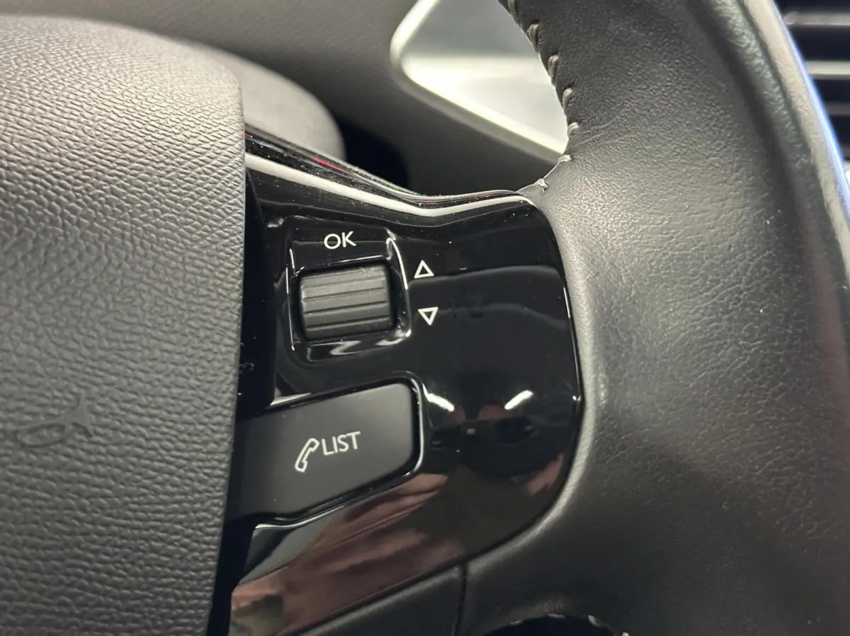1.2 PureTech Blue Lease Premium TREKHAAK CARPLAY NAVI ECC CRUISE.
