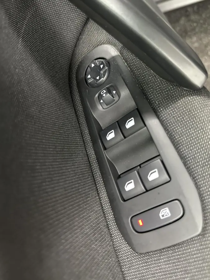 1.2 PureTech Blue Lease Premium TREKHAAK CARPLAY NAVI ECC CRUISE.